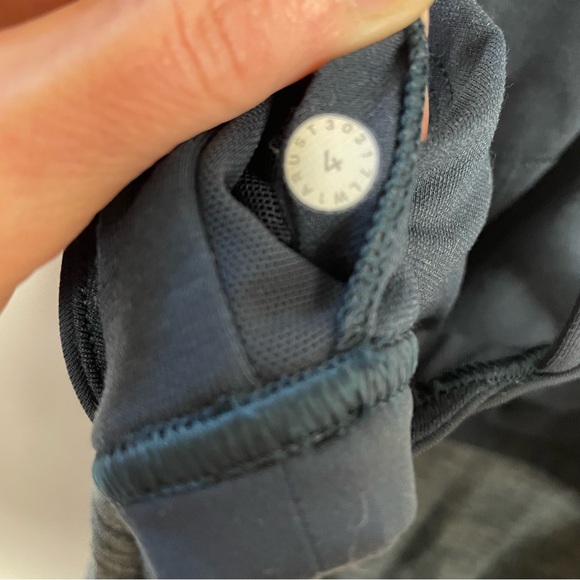 Lululemon Raise the Barre tank in Heathered Nocturnal Teal in size 4 - Picture 8 of 8